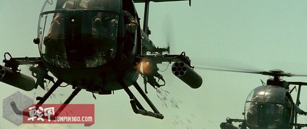 美国黑鹰战机坠落视频,十部顶级战争大片黑鹰坠落