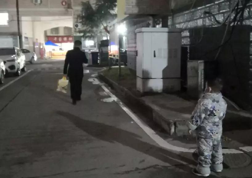 爸爸抱抱我原视频,爸爸抱抱我前奏