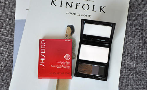 把星河撒在脸上，那些让你秒变高级的神仙高光液