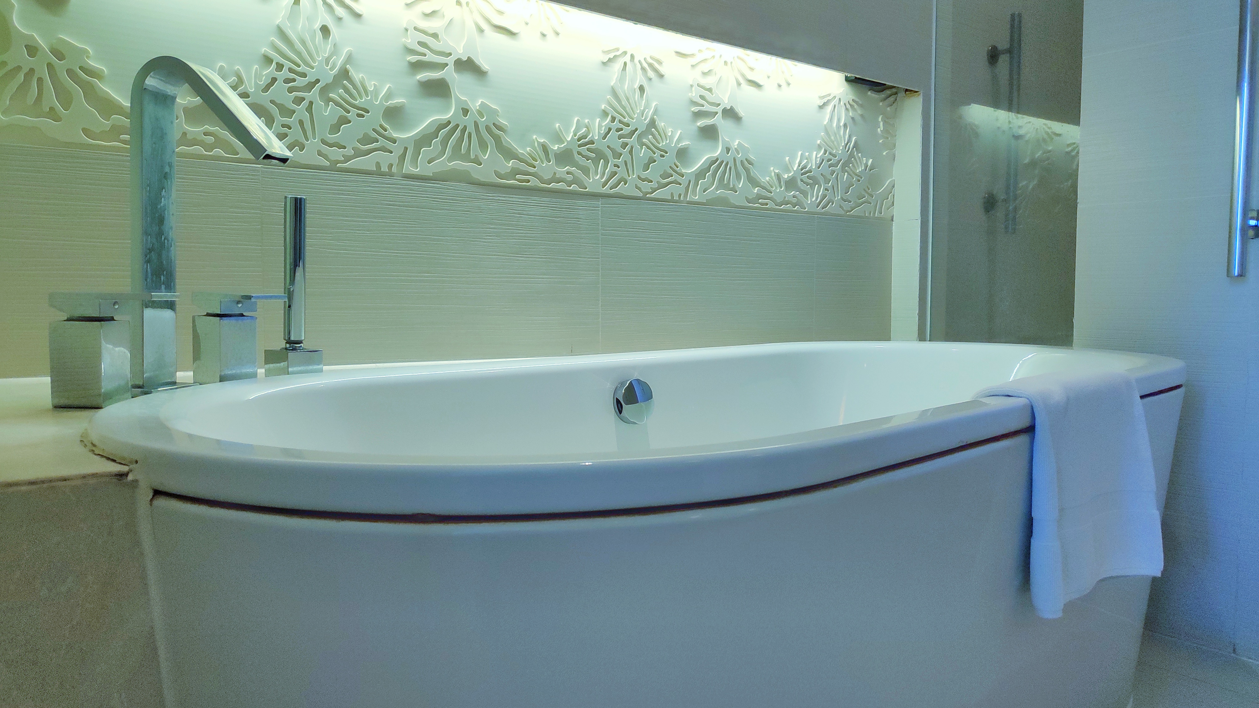 三亚如何找性价比高的住宿,三亚的高端酒店怎么选