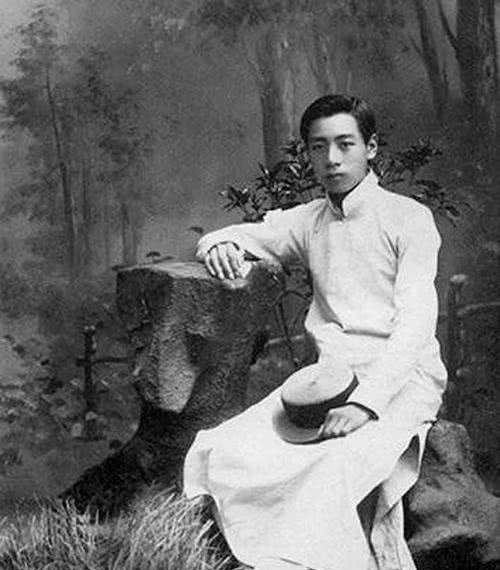 周总理45年前的5款发型告诉我们：“潮流下次轮回，你也难追上”