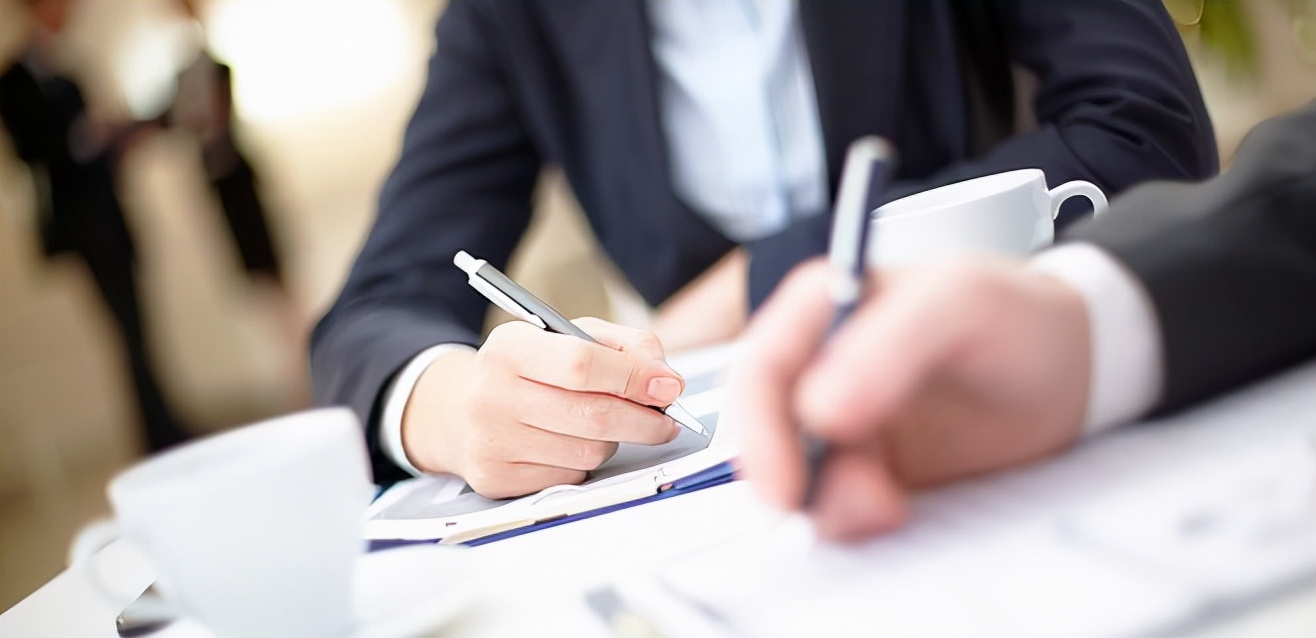 银行怎么处理收到的转账支票,收到转账支票去银行怎么办理