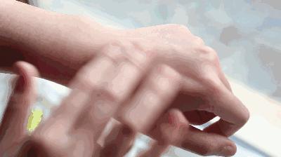 为什么一到夏天手上就长水泡很痒,一到夏天就痒长水泡