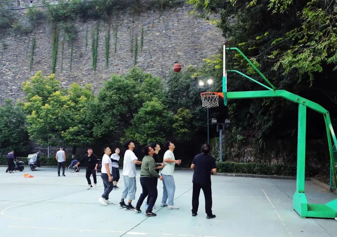 灯光球场地址,全球顶级灯光球场