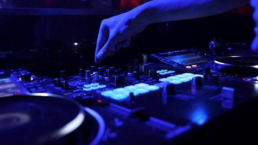 在江边看晚霞圆月，开live派对！难怪中秋节广州人不回家