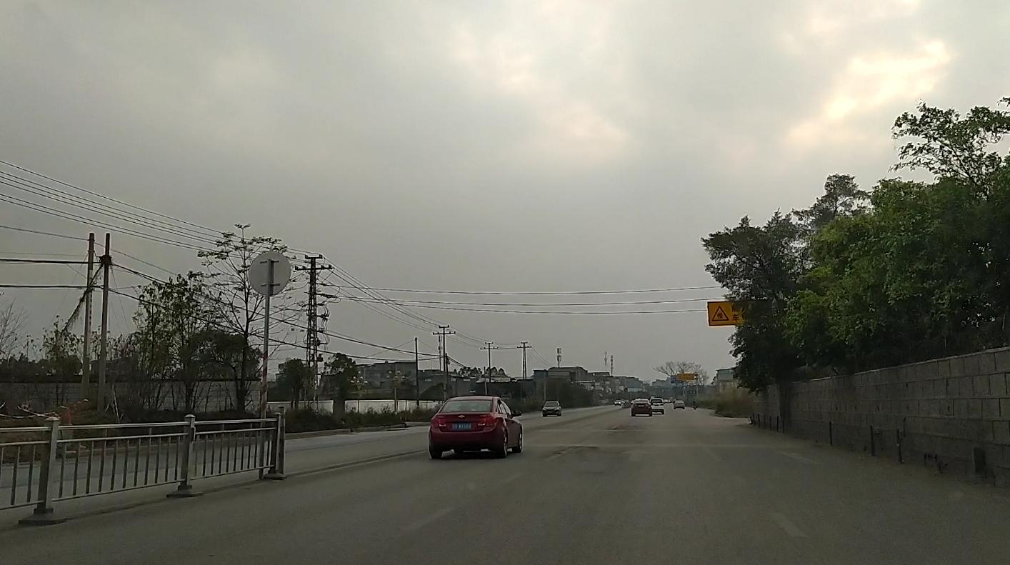 第一次走贵港峡山这条路,感觉和贵港-八塘那条路有得一拼