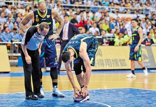 周琦*制抵**耐克后易建联会怎么做?他能借此洗掉“脱鞋门”的污点吗