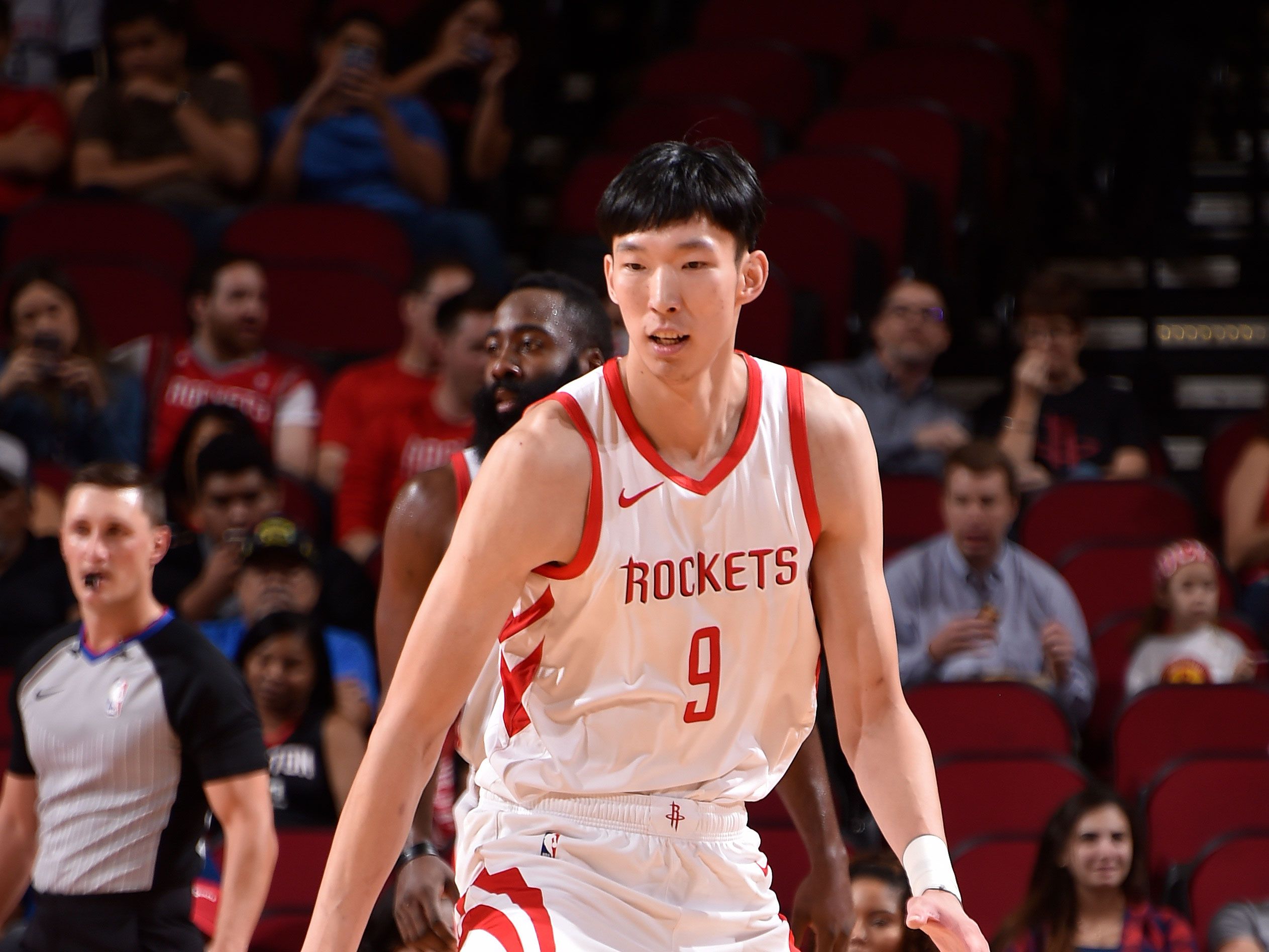 周琦罪人,周琦一战成名遭nba多支球队哄抢