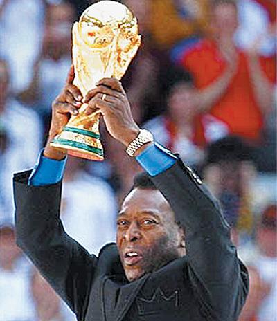 自助者人恒助之,年少的球王贝利