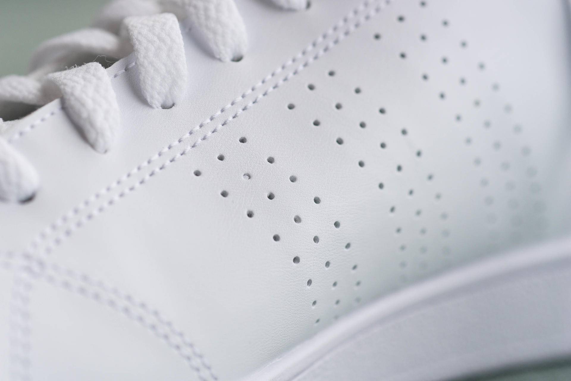 阿迪vs耐克足球鞋,阿迪和耐克小白鞋哪个好