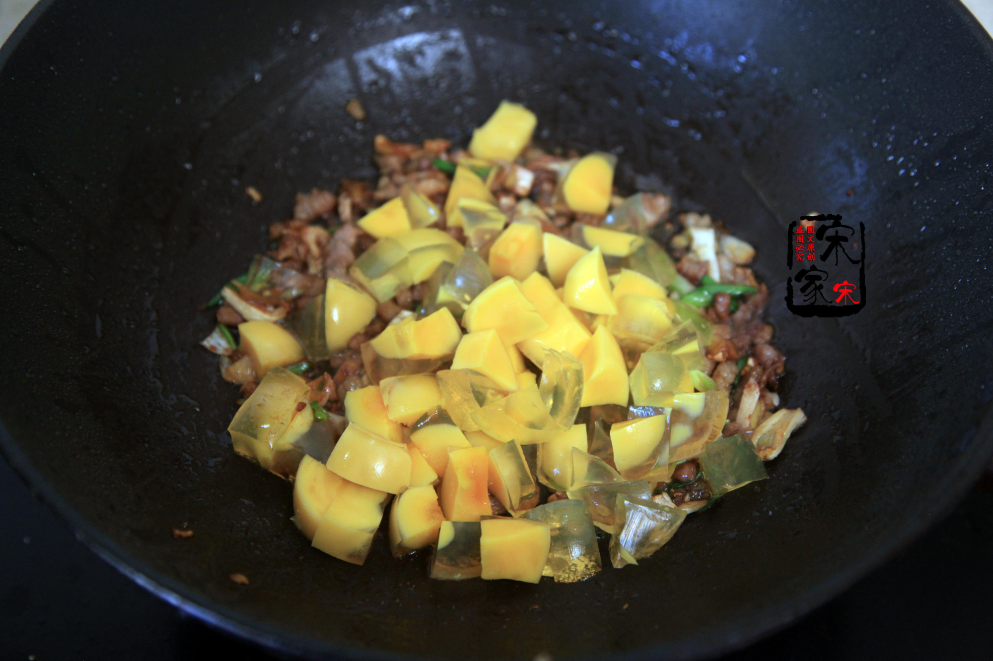 年夜饭来一道甜品惊艳家人们,年夜饭来一道黄金肉蛋卷