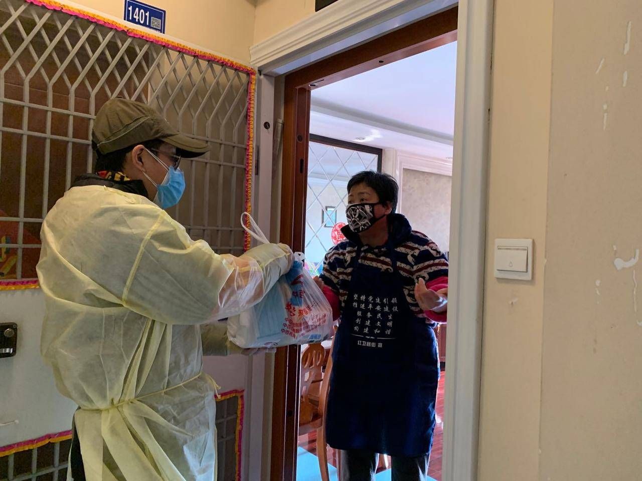 医护人员健康礼包,发放暖心健康包关爱计生特扶家庭