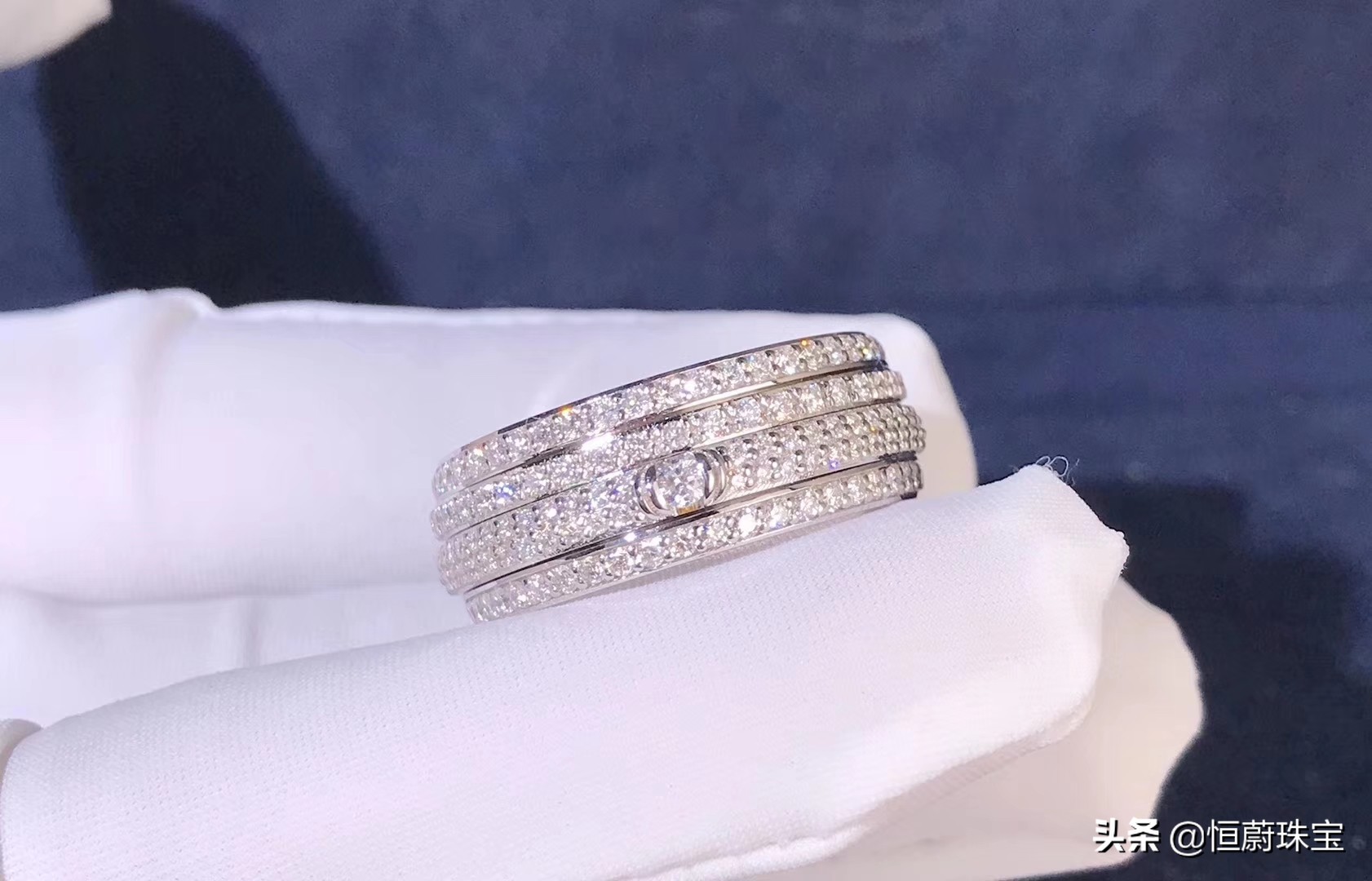 卡地亚love戒指哪款最经典,卡地亚love戒指在实体店多少钱