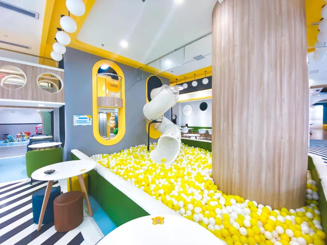 适合大孩子玩的亲子游泳,这家亲子游泳馆真的适合遛娃