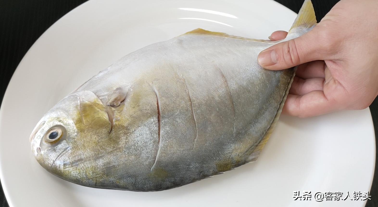 土豆和鸡肉鱼肉鸭肉一起炒,鱼肉土豆国色天香的做法