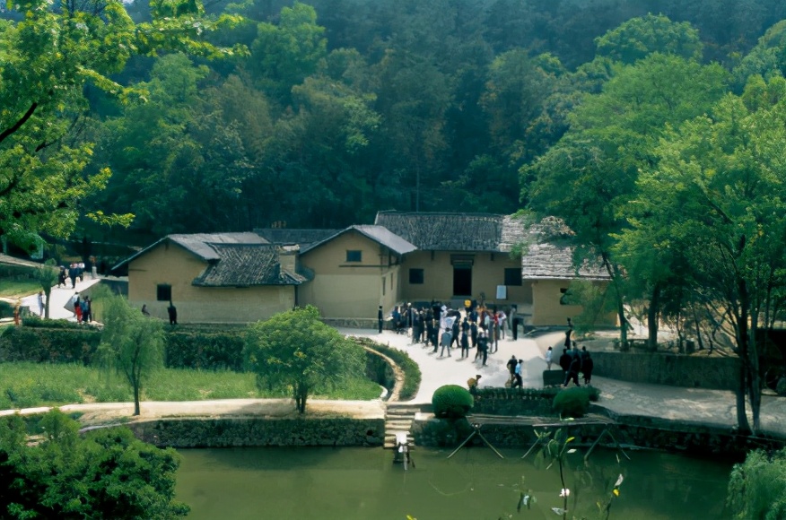 流浪青年许志行得毛*东泽**资助读书，建国后进京，主席圆他韶山梦