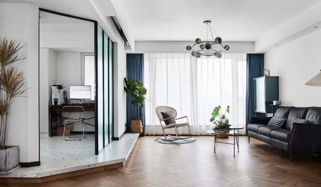 邻居秀家|细节控的家有多治愈?单凭她家开关就能出圈了