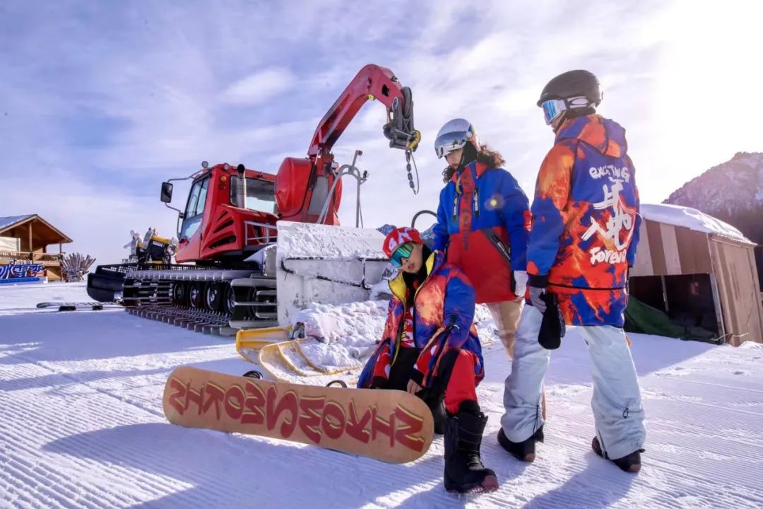 我最爱的红色冲锋衣,红色冲锋衣怎么搭配都丑