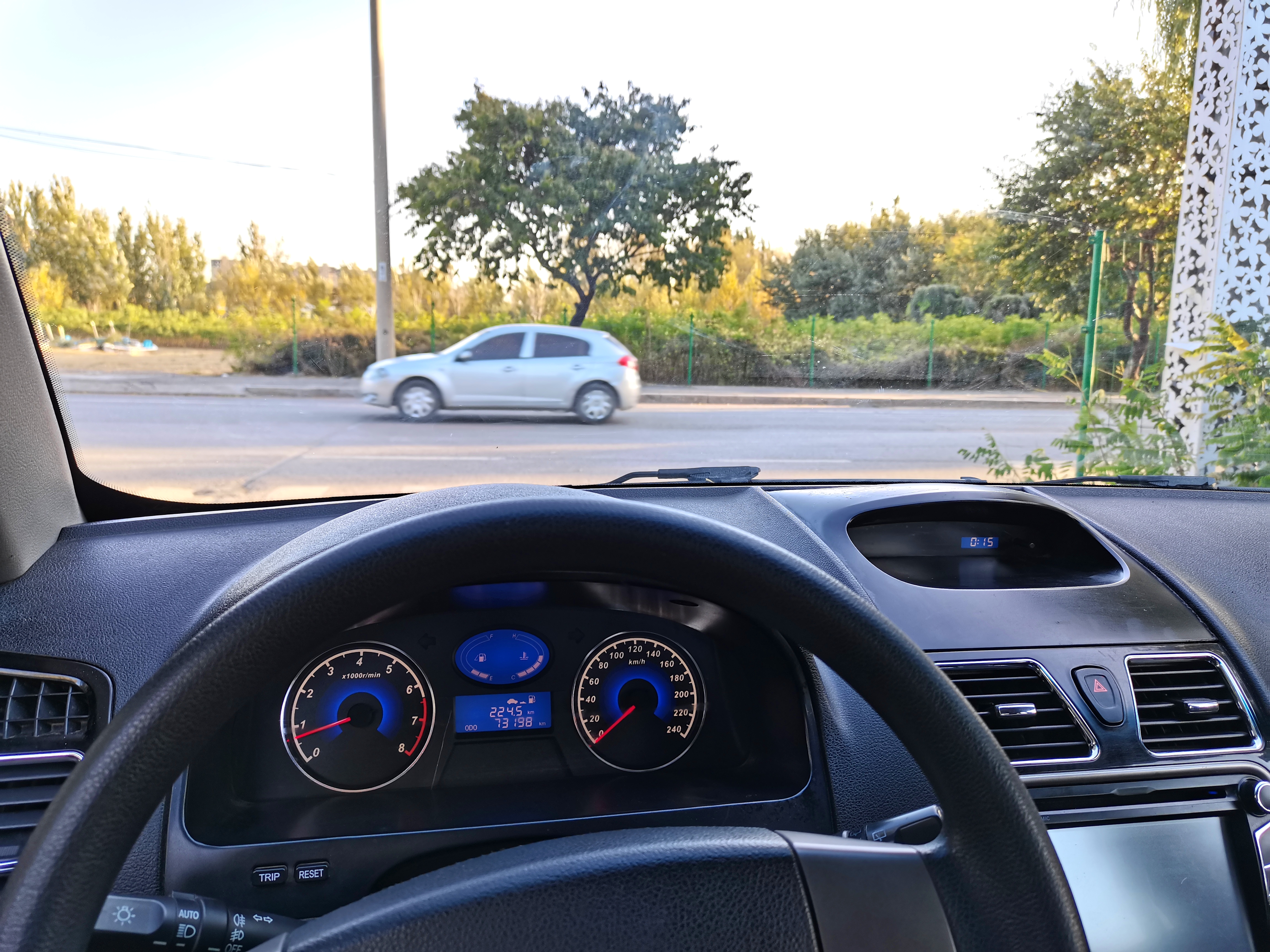 吉利帝豪ec7三元催化价格,万元左右的帝豪ec715可以买吗