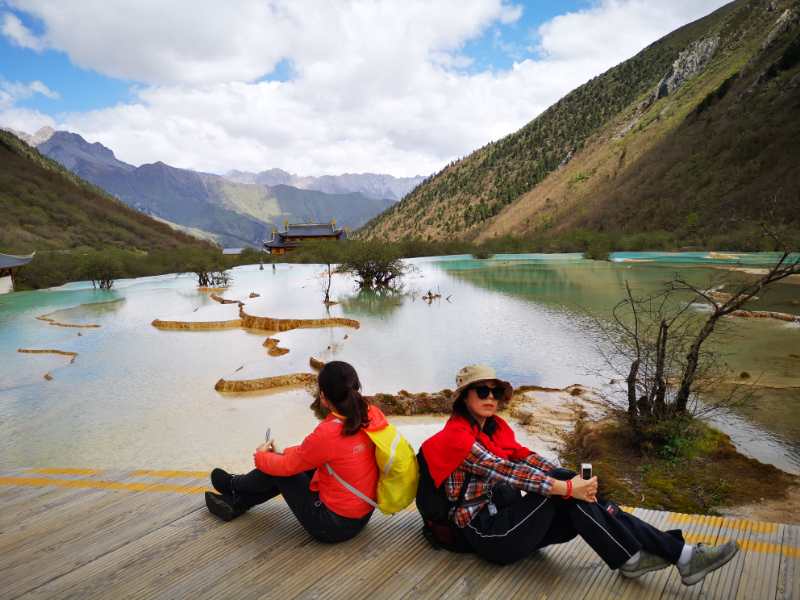 游览被誉为人间瑶池的四川黄龙,黄河之水天上来景区视频