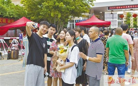 理想滚烫后浪奔涌高考昨日落幕今年起本科一批、二批合为本科批