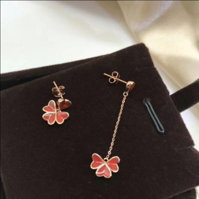 等疫情过去，戴上卡地亚宝格丽配上vca四叶草珠宝去见想见的人