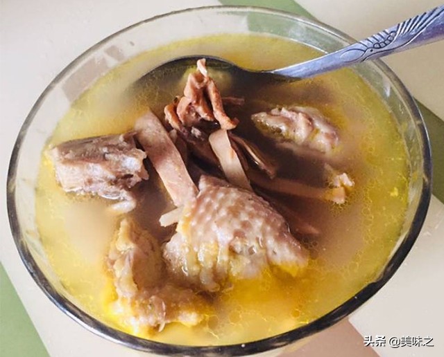 墨鱼能和当归党参黄芪一起炖汤吗,墨鱼汤配什么炖汤