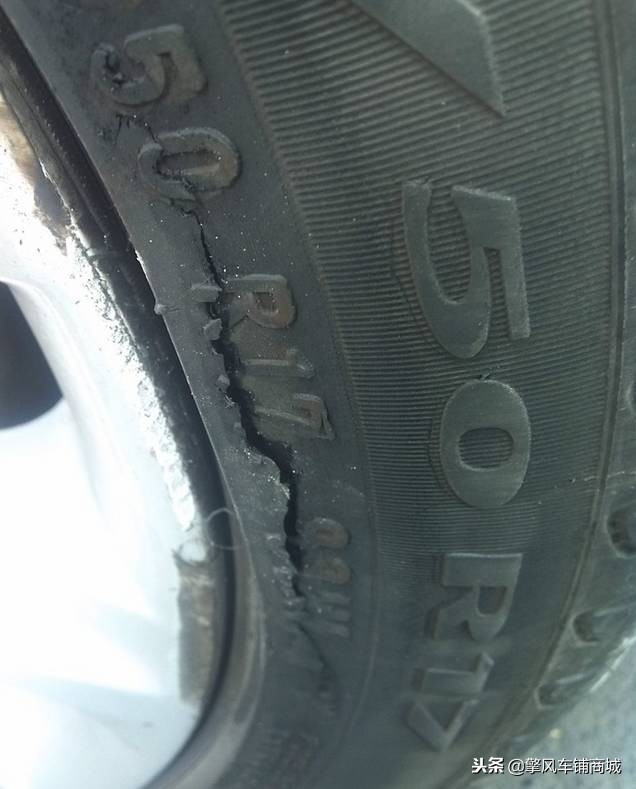 轮胎侧面划痕是怎么产生的,轮胎划痕深度多少需要更换