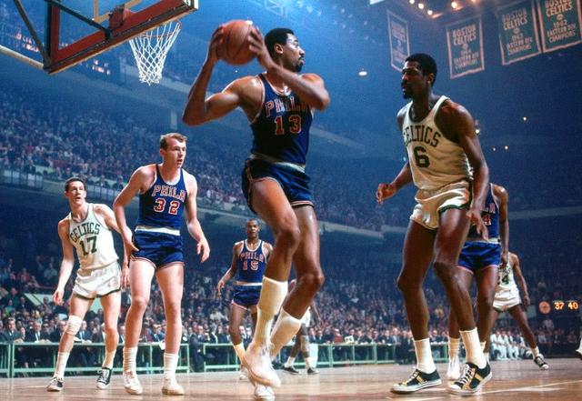 美媒重排历史前十中锋：姚明遗憾落选，张伯伦第5，前3无悬念