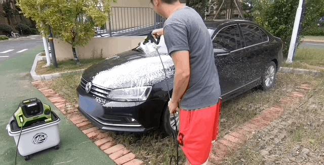 高层小区自己洗车视频全教程,在家洗车怎么洗最省钱