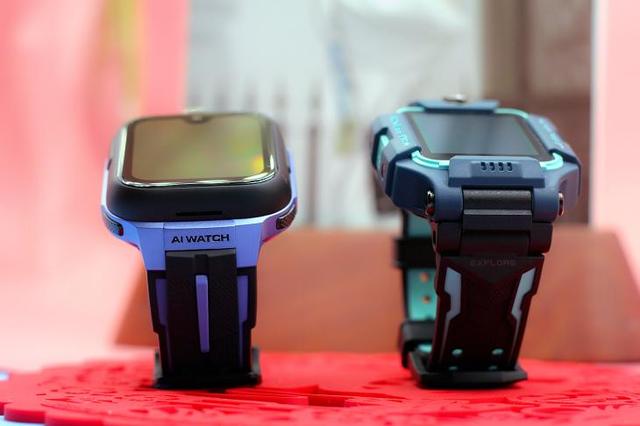 小天才儿童手表和小寻y2s对比 (小寻儿童手表y2和z7哪个好)