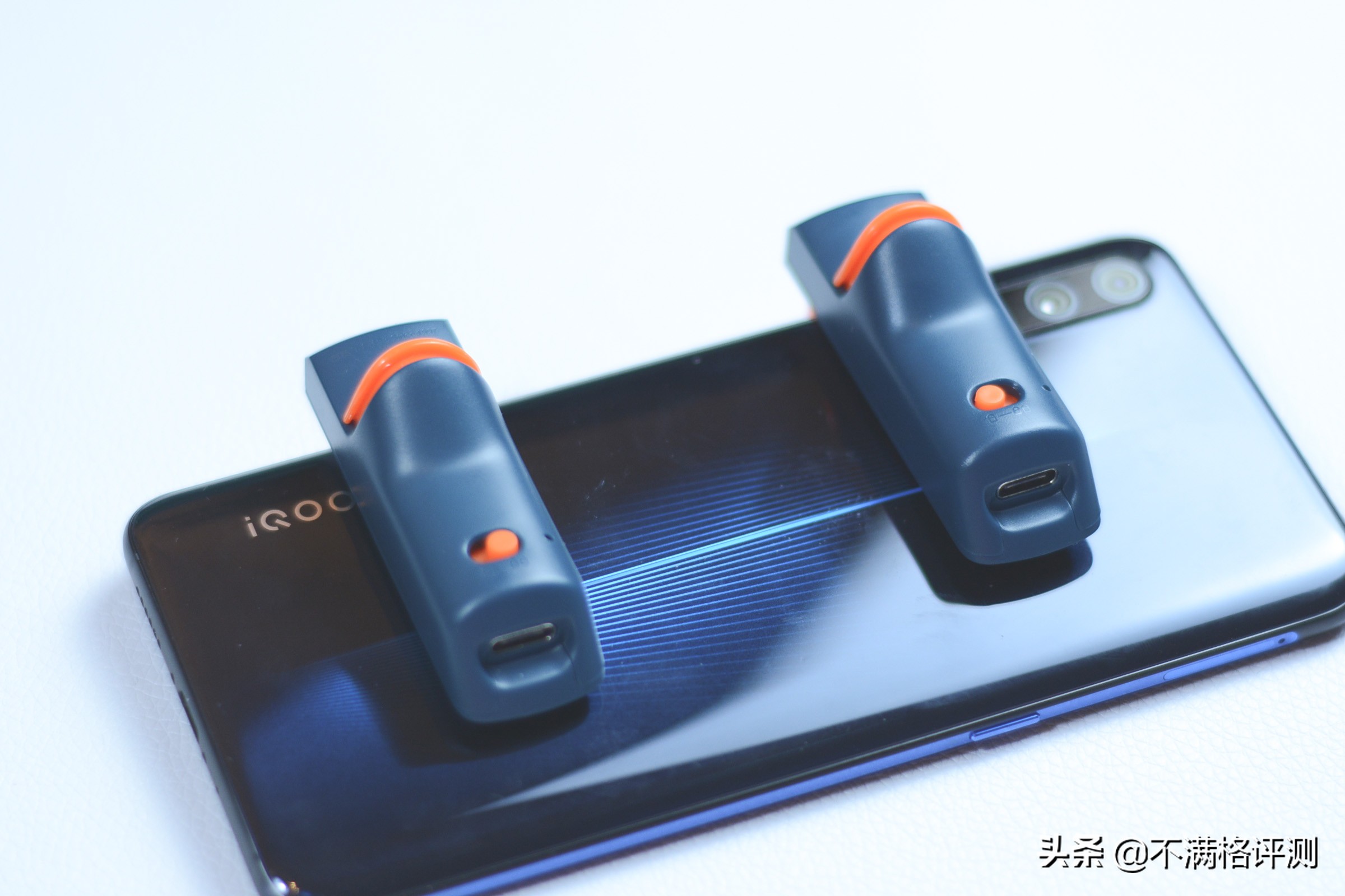 北通J1手游按键：打火机一样大小，用它玩吃鸡，SKS秒变AK47