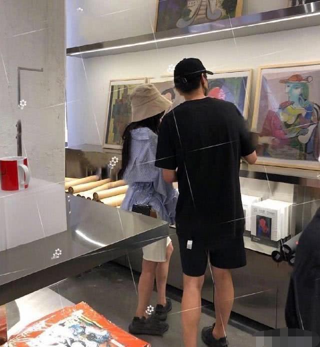 杨幂魏大勋同款鞋,魏大勋杨幂同款鞋