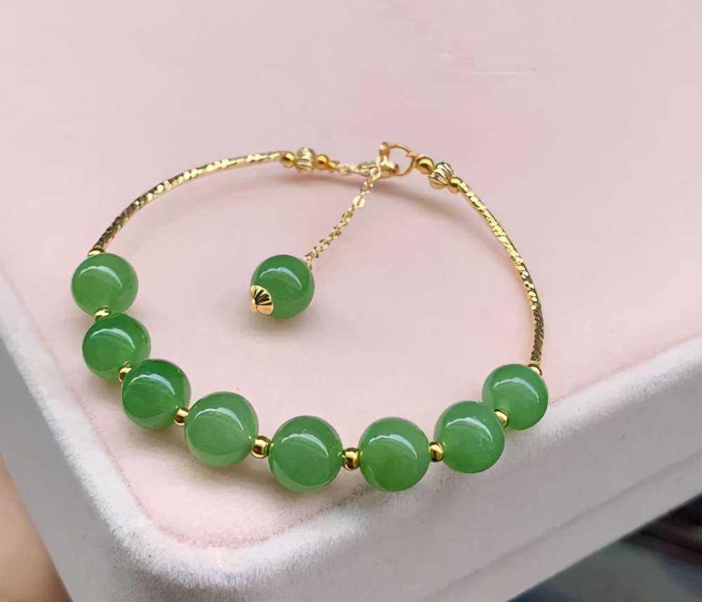 特别透的玉手镯是真的吗,玉手镯可以镶黄金吗