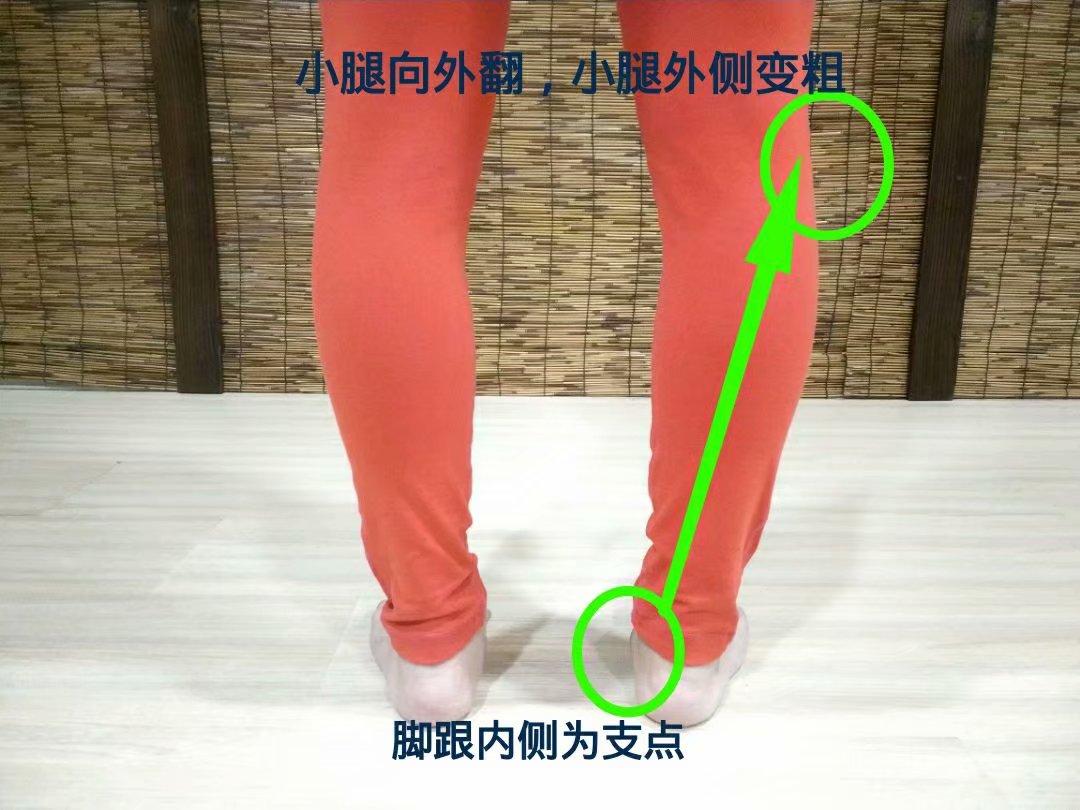 小腿外侧粗改善动作,改善小腿粗的方法站立