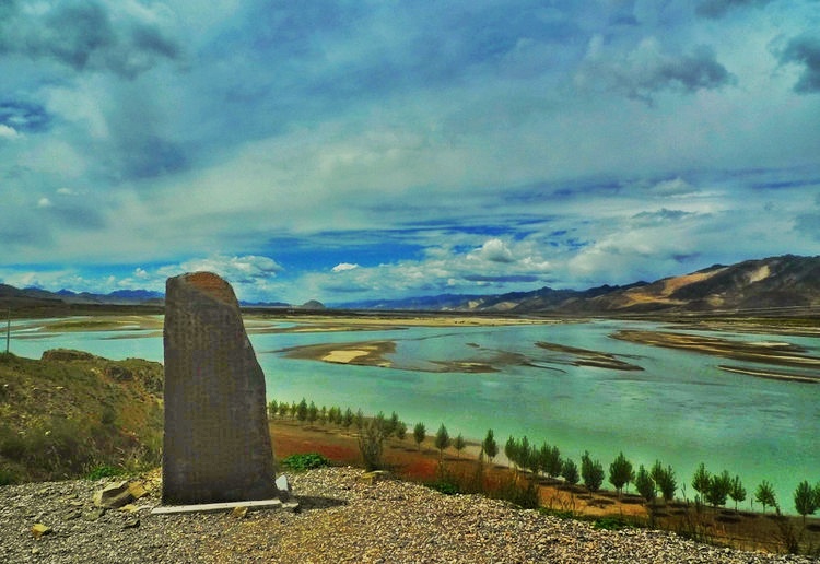 藏区遍地乱要钱？其实助人为乐更多，扎什伦布寺常做善事