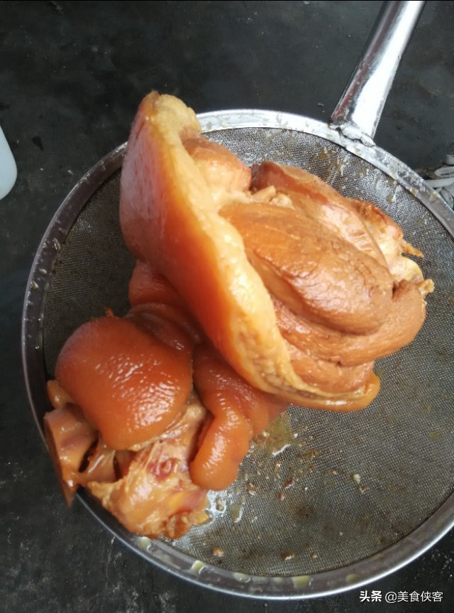 熟食卤菜卤水酱汁需不需要熬制高汤的问题以及熬制高汤的技巧探讨