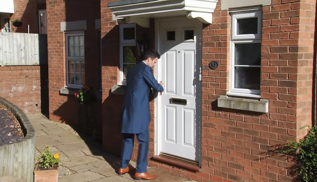 婚礼上戒指戴不上怎么救场,结婚戒指不见了怎么办