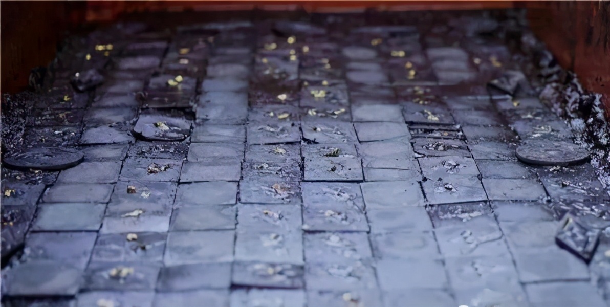 工地挖出红色棺椁历经700余年,农民挖出千年古墓完整版