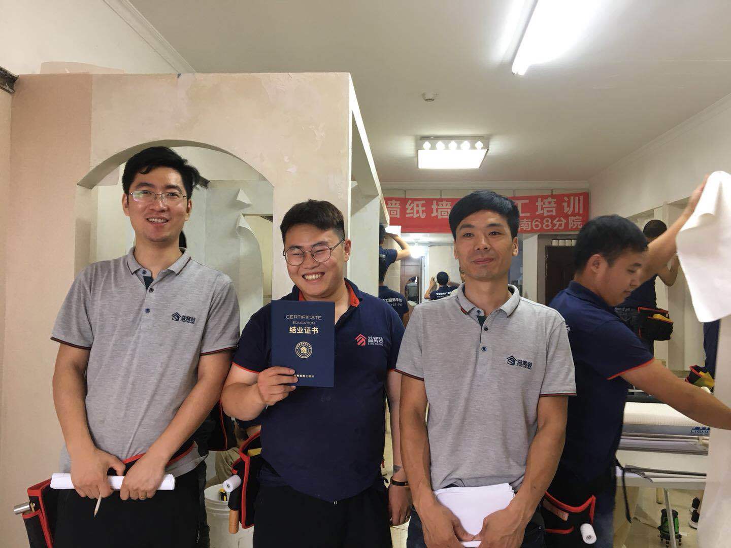 贴墙布如何贴在墙上,墙布粘贴方法墙贴