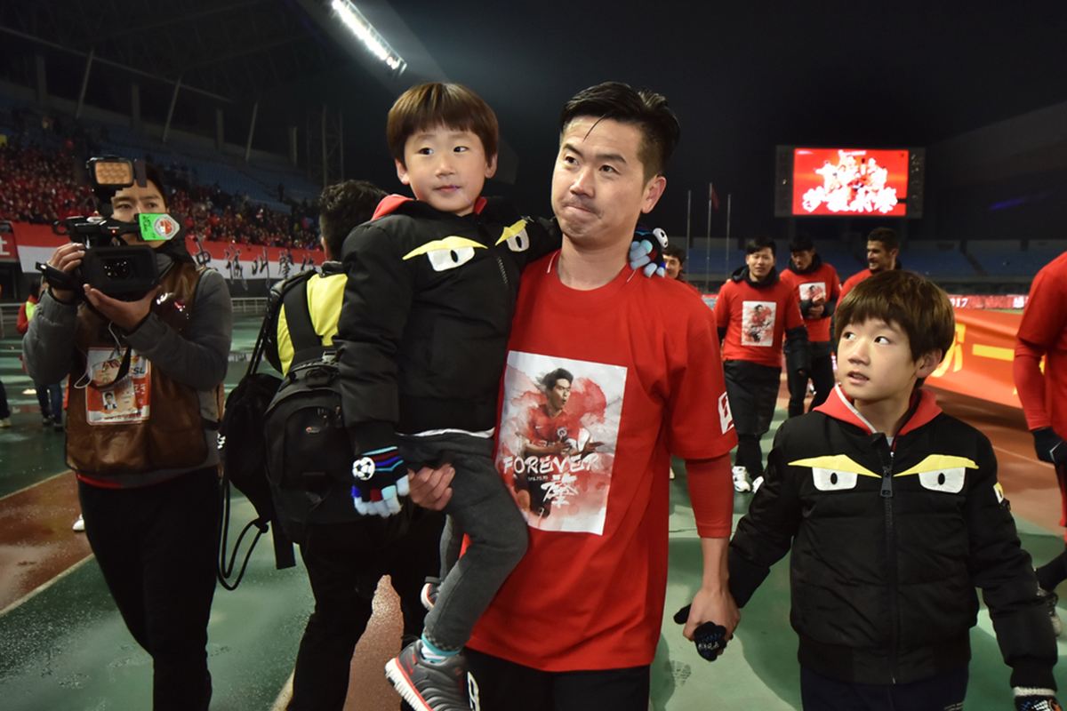 从小在铁西街头颠球的沈阳男孩，生涯都献给辽足退役后却怒喷主队