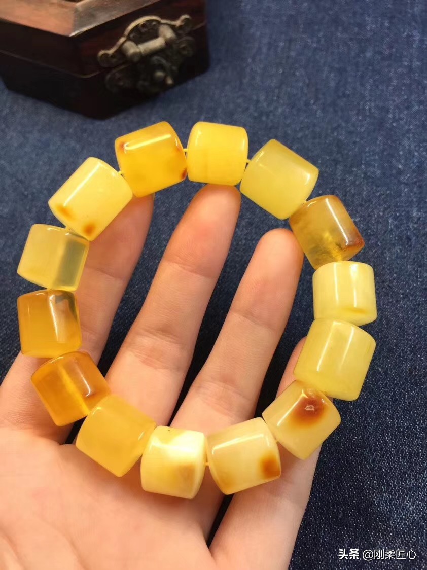 如何鉴别琥珀蜜蜡烤色,烤色蜜蜡和老蜜蜡的鉴别