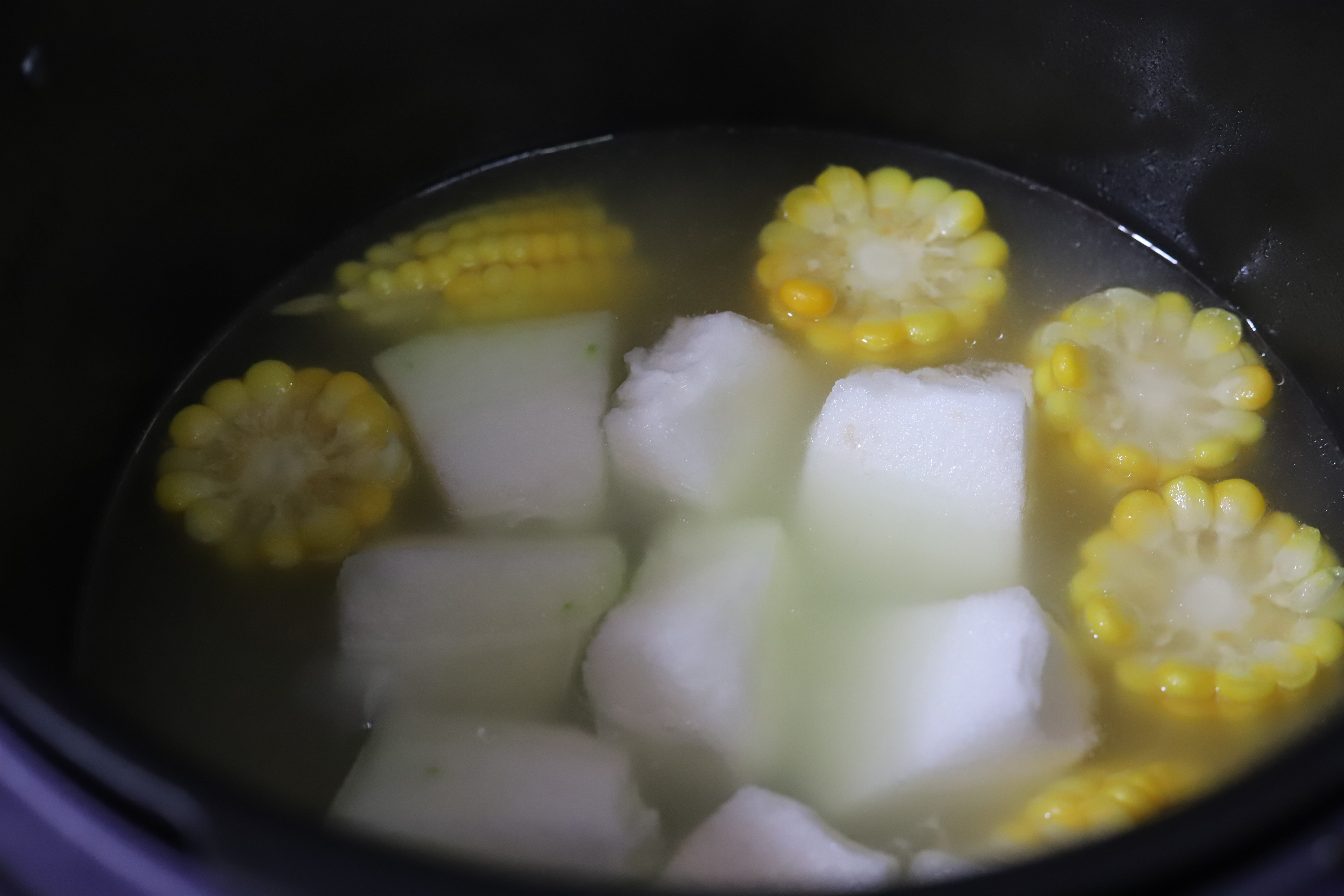 排骨汤怎么做不腥又好喝,胡萝卜玉米排骨汤怎么做才不会腥