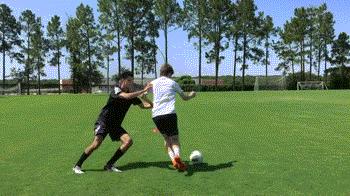 足球技巧踩单车,足球超燃踩单车过人