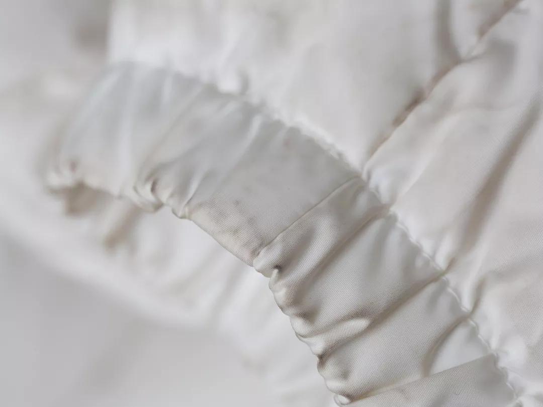 羽绒服脏了直接用毛巾擦可以吗,白色羽绒服特别脏干洗店能搞定吗