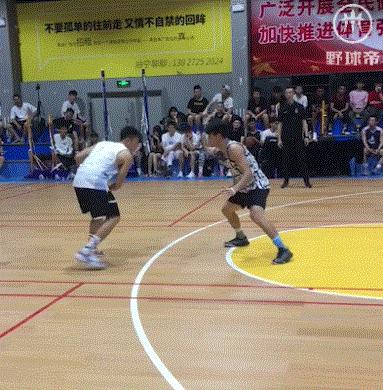 顺步拜佛接胯下运球,顺步启动