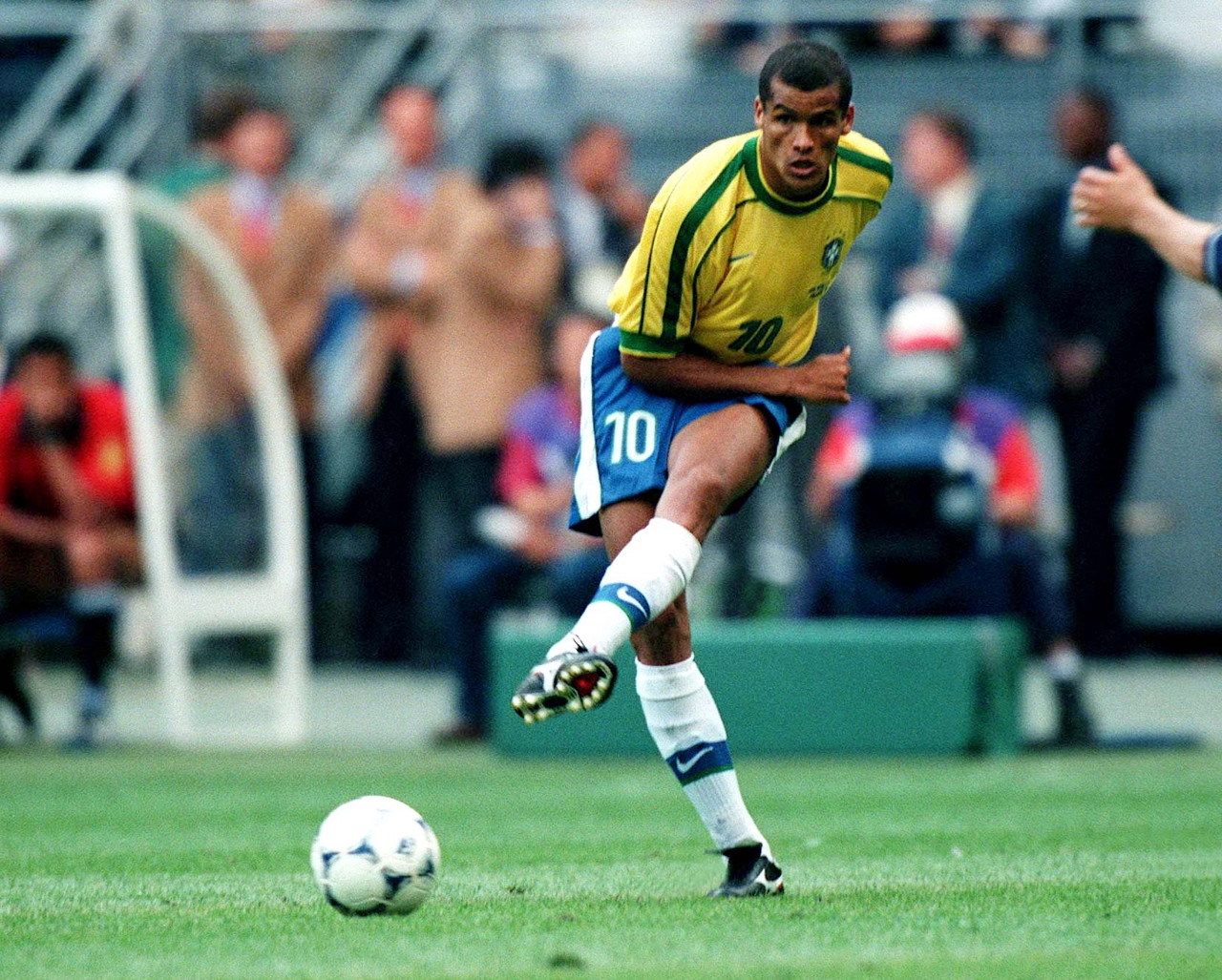 外媒评十大巴西10号球员：贝利济科领衔卡卡第六