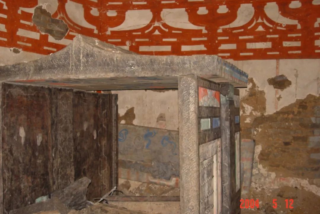 午夜时分，西安长安区一村子的古墓里突然发出一声巨响！而墓主人竟然是唐玄宗曾经最宠爱的女人，不是杨玉环