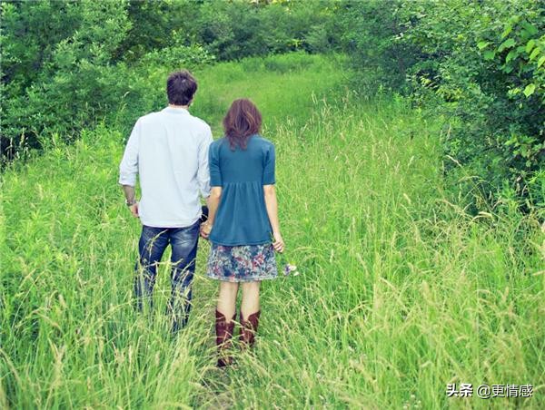 两个有家庭的人相爱受伤害的是谁,两个有家庭的人相爱要怎样才长久