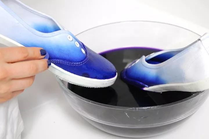 穿腻了小白鞋可以这样来改造,教你把小白鞋变潮流